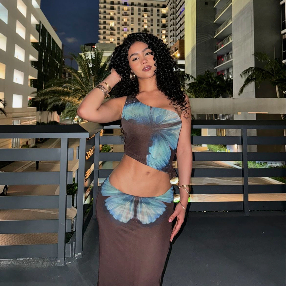 Slant shoulder exposed navel printed vest slim fit hip hugging half skirt set for women